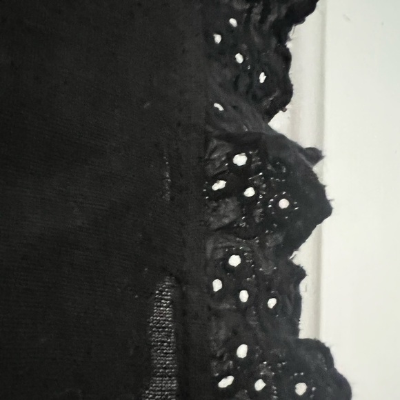 VGUC Linen Tops with Eyelet Trim - SET OF TWO - Picture 11 of 16